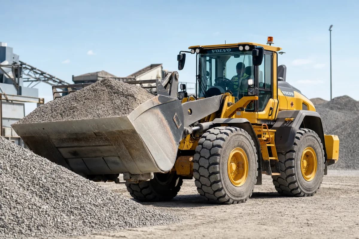 Prise de poste sur engin de chantier - Chargeuses Liebherr et Volvo